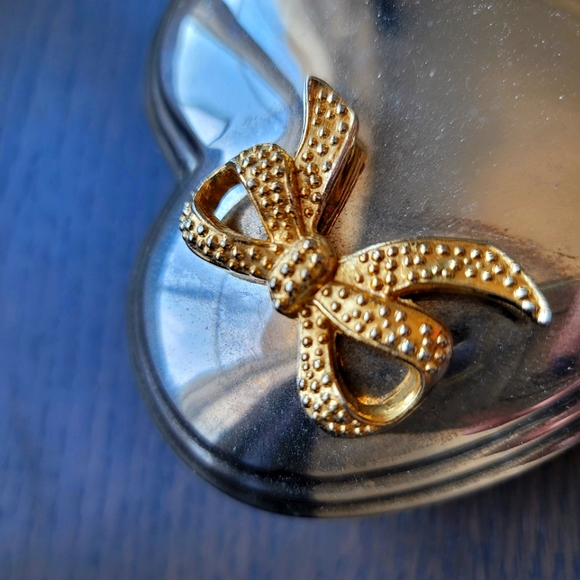 Vint Silver Plated Heart Shaped Golden Bow Jewelry Trinket Box with White Lining - Picture 10 of 11